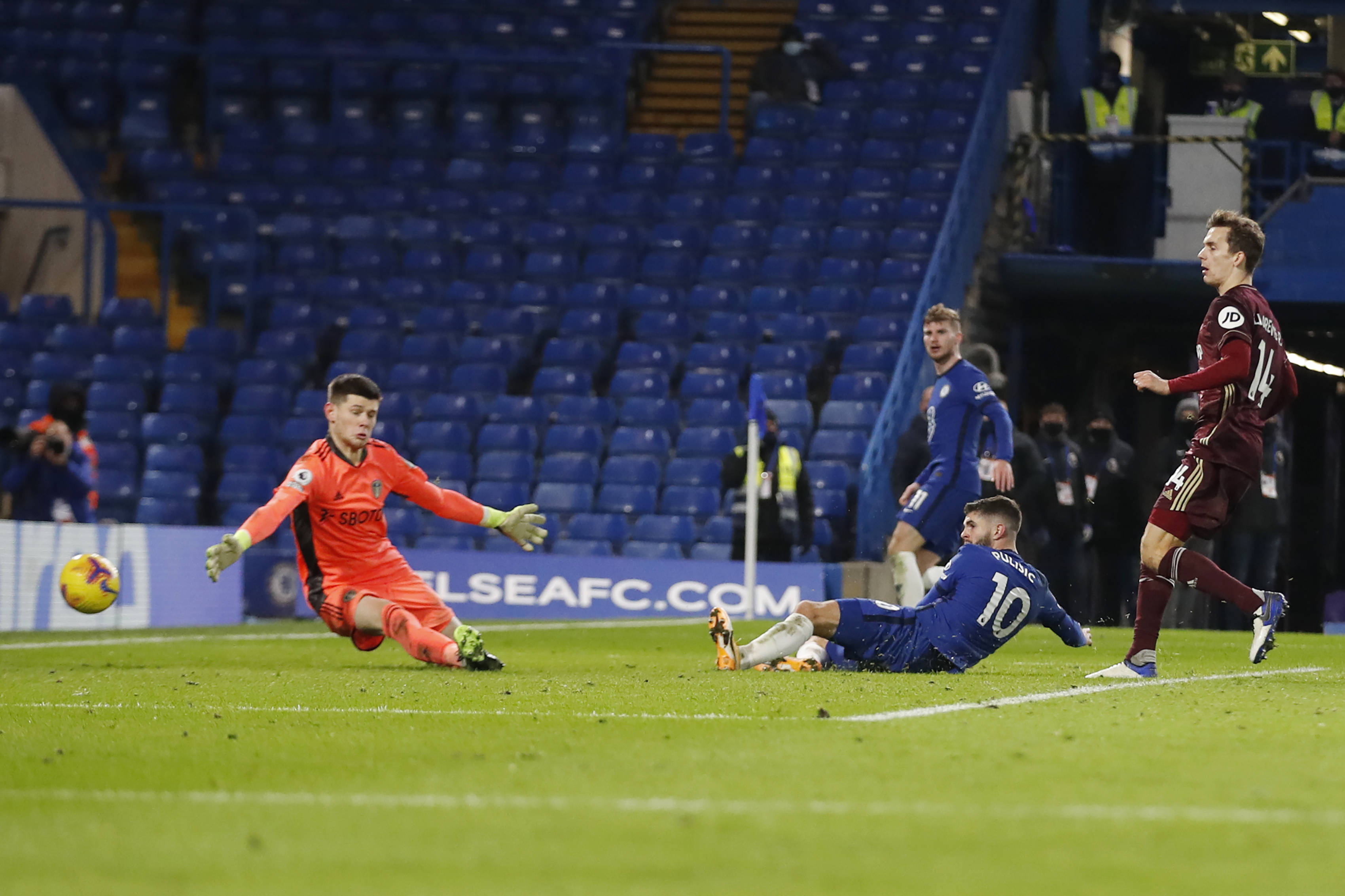 中的后卫穆 中的后卫穆